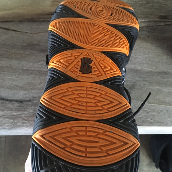 Kyrie 5 Taco Pe - Picture 3 of 4